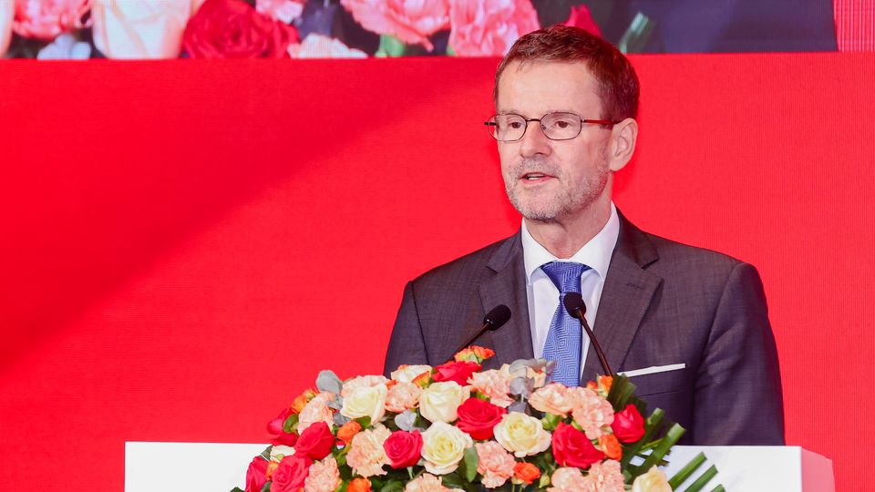 AHSB-40th anniversary - Dr Ulf Hausbrandt